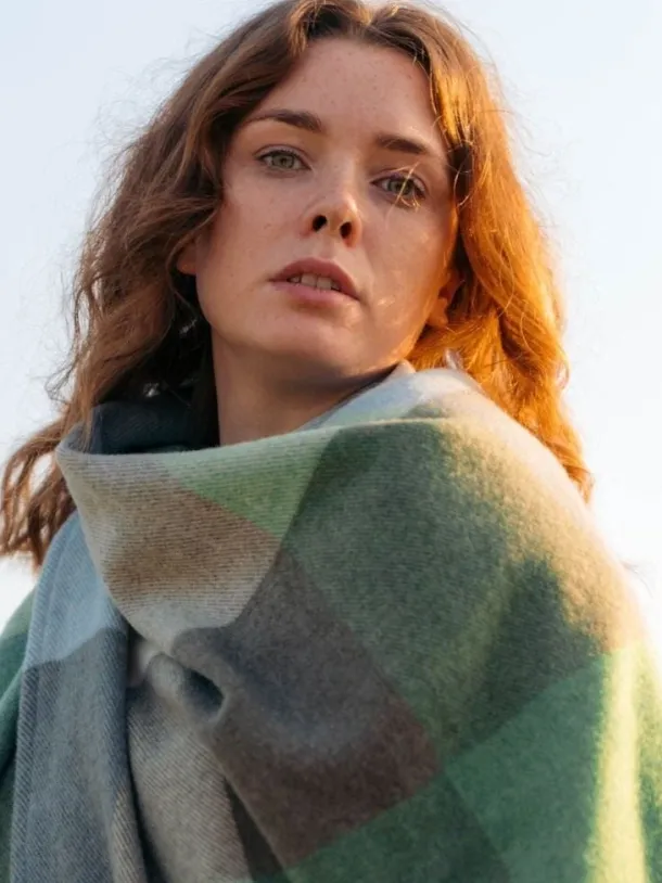 100% Lambswool Cape - Sue 614