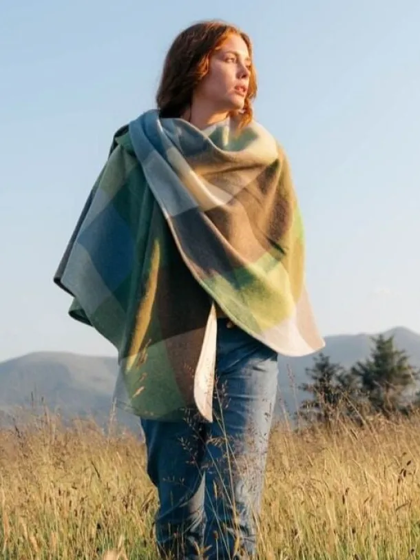 100% Lambswool Cape - Sue 614