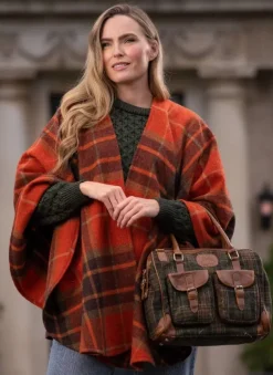 Lambswool Cape Col: 633