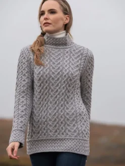 Luxurious Cable Knit Sweater - Grey