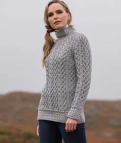 Luxurious Cable Knit Sweater - Grey