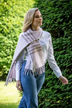100% Merino Wool Scarf Delicate Pink