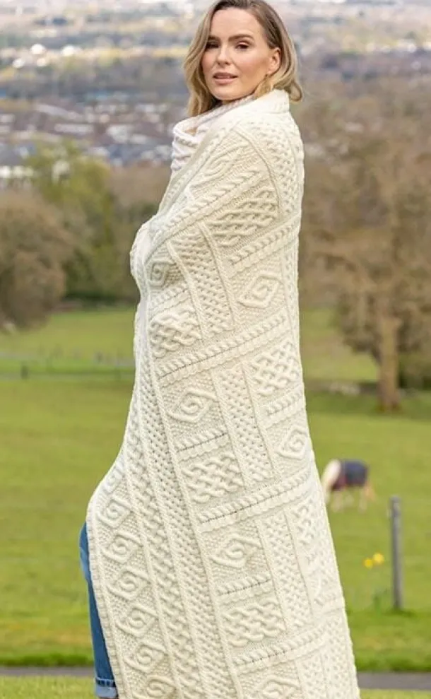 Two Tone Plated Aran Throw X4349